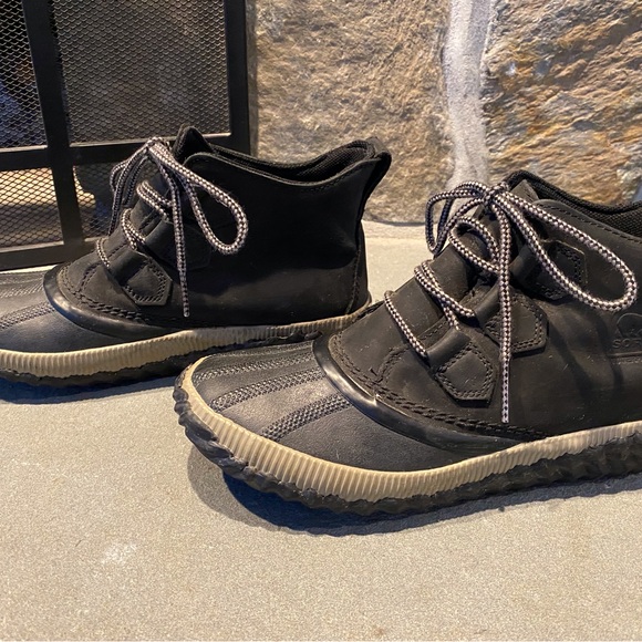 Sorel Women’s N About leather rain snow boot
Size 7 - Picture 8 of 9